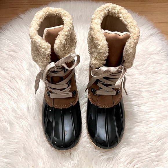Dv by Dolce Vita Navy Faux Fur Duck Boot - Sizes Vary - Picture 1 of 8
